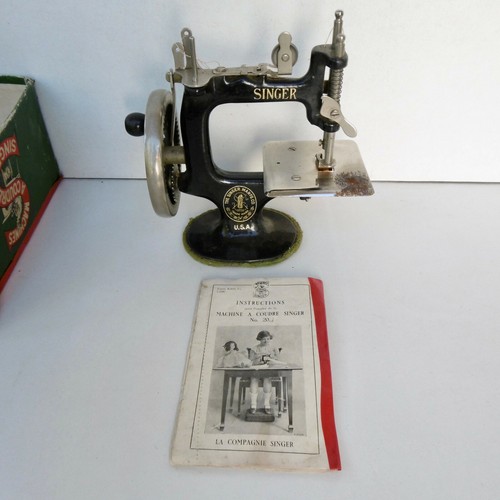 Petite machine coudre singer - petite,