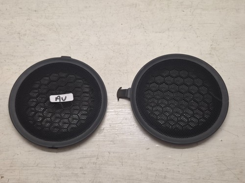 Cache haut parleur porte avant