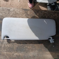 Pare soleil avant droit