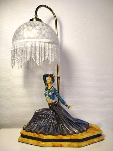 Lampe style art - , danseuse