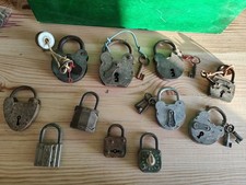 Lot 11 Cadenas Anciens de Collection - Déco Industrielle / Vintage avec Clés ?
