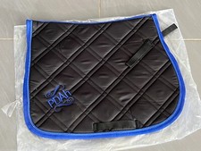 UN TAPIS DE SELLE DE CHEVAL DIMENSION 60 X 102 déplié NOIR  BLEU pdaH