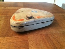 ANCIENNE BOITE A OUTILS " PEUGEOT " A RESTAURER