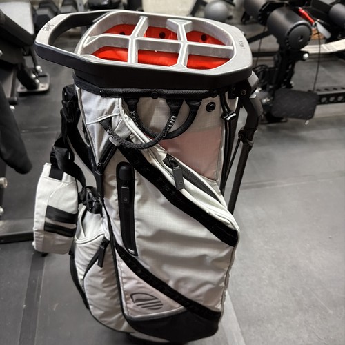 Sunday golf ranger - stand,