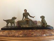 Sculpture Art Déco "Femme aux chiens" années "30-40" sur  marbre noir