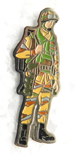 Pin militaire soldat - pin's,
