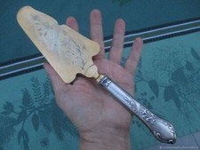 Pelle à gateau ancienne Lys Argent Plaqué Or