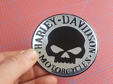 MEDAILLON SKULL NOIR & CHROME ADHESIF 9CM POUR HARLEY-DAVIDSON