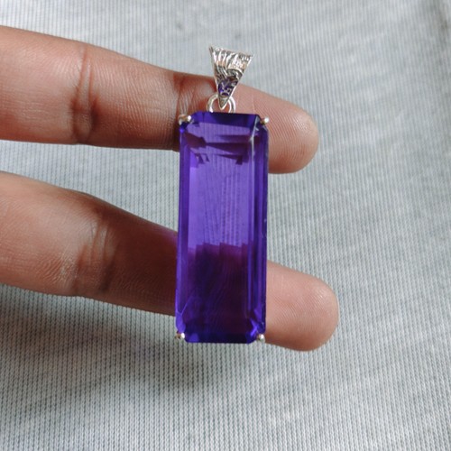 Pendentif pierre précieuse