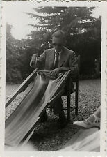 PHOTO ANCIENNE - VINTAGE SNAPSHOT - HOMME CHAISE CHILIENNE LUNETTES MODE - MAN