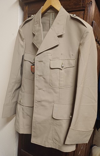 Ancien uniforme militaire - ,