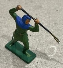 FIGURINE CASSÉE EN PLASTIQUE