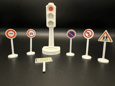 MINIALUXE - LA SIGNALISATION - FEU TRICOLORE FONCTIONNEL + PANNEAUX GENDARMERIE…