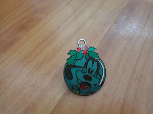Disney 2004 spectacle pins - spectacle, de