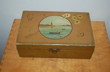 Ancienne boite en bois peint