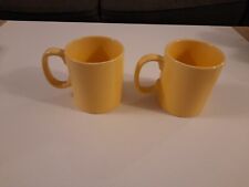 2 tasses / mugs couleur jaune