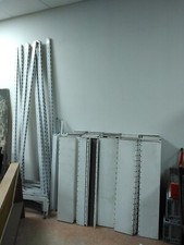 Etagères métalliques murales