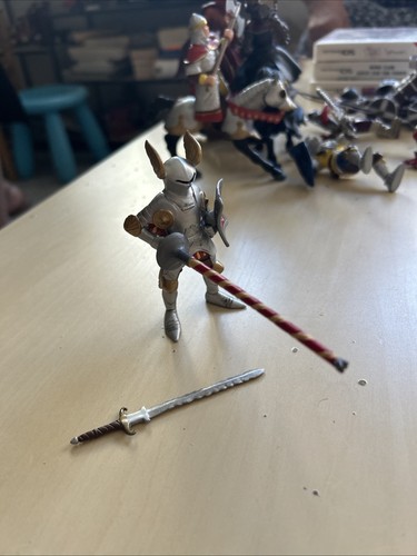 Figurine chevalier avec épée - avec,