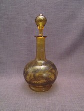 Carafe a liqueur ancienne en cristal couleur ambre,décor de chasse