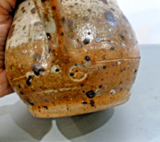 Pichet en grès pyrité marque