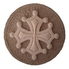 Croix occitane en pierre