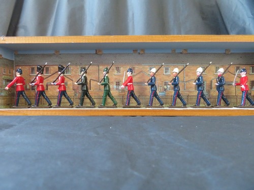 Vitrine soldats de plomb - 11,