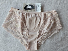 Culotte rose avec dentelle de