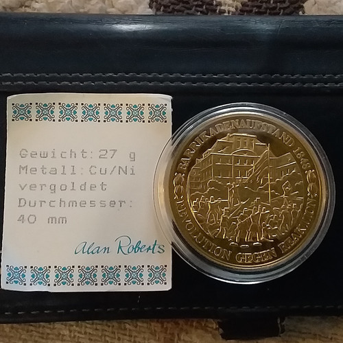 Medaille doree révolution - doree,