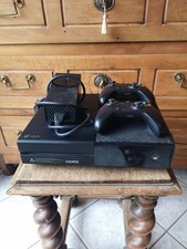 Xbox one noir , fonctionelle avec deux manettes et Boitier d'alimentation