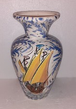 JOLI VASE MARQUE EN CREUX C.C