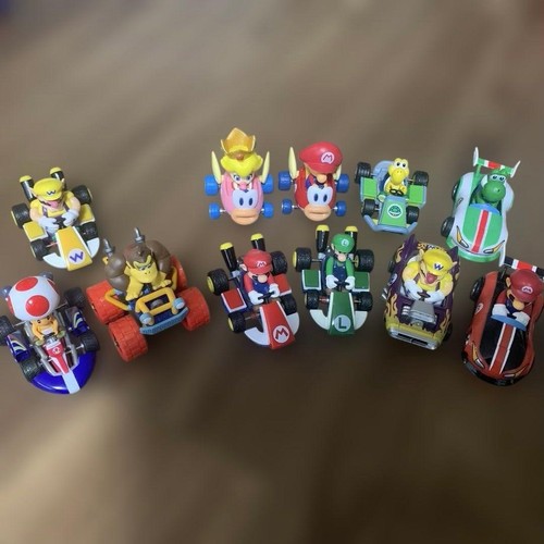 Mario kart figurine - mario, car