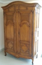 Armoire XVIII ème style Louis XV en noyer, excellente patine, belle ébénisterie