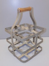 -PORTE BOUTEILLE  METAL début XXe 4 BOUTEILLES BELLE POIGNEE BOIS PATINEE déco D