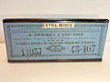 ANCIENNE BOITE PLEINE PLAQUES