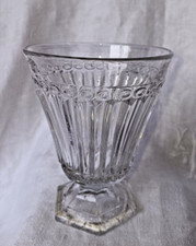 Verre à pied ancien moulé pressé XIXème verre à eau