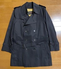 Le Manteau Trench À Tête
