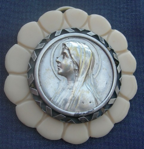 Ancienne médaille berceau - de,