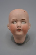 Petite tête de poupée