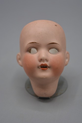 Petite tête poupée - de,