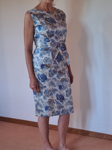 Robe années satin de - 50,