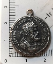 G13804 Médaille jeton en pendentif vrbs roma septime sévère romaine copy 