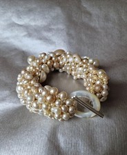 Création.  Bracelet perles nacrées.