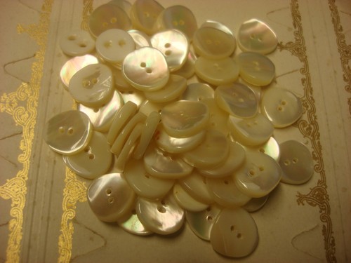 Lot petits boutons - de,
