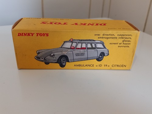 Dinky toys ambulance 19 - ambulance,
