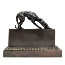 Encrier restauration en bronze à décor de chien de chasse au lapin