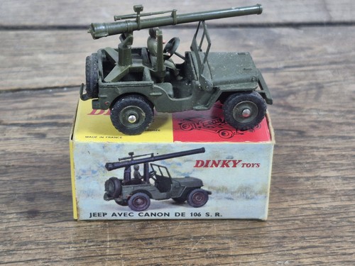 Jeep avec canon militaire - canon,