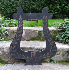 ANCIEN PORTE-DRAPEAUX MURAL EN