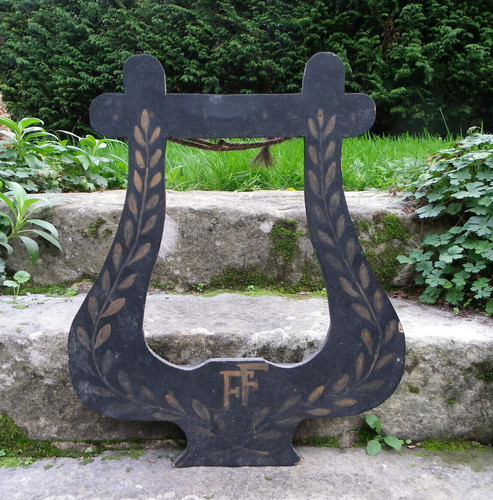 Ancien porte drapeaux - ancien, mural