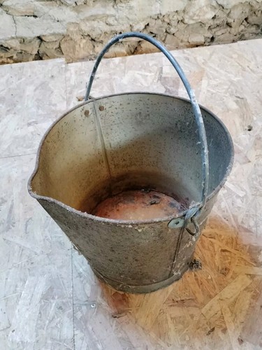 Ancien seau zinc - en, avec