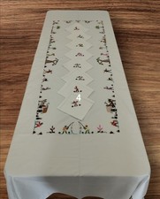 Nappe Blanche Brodée mains Artisanat Madagascar Bonhommes Ref4 SoaBoutik